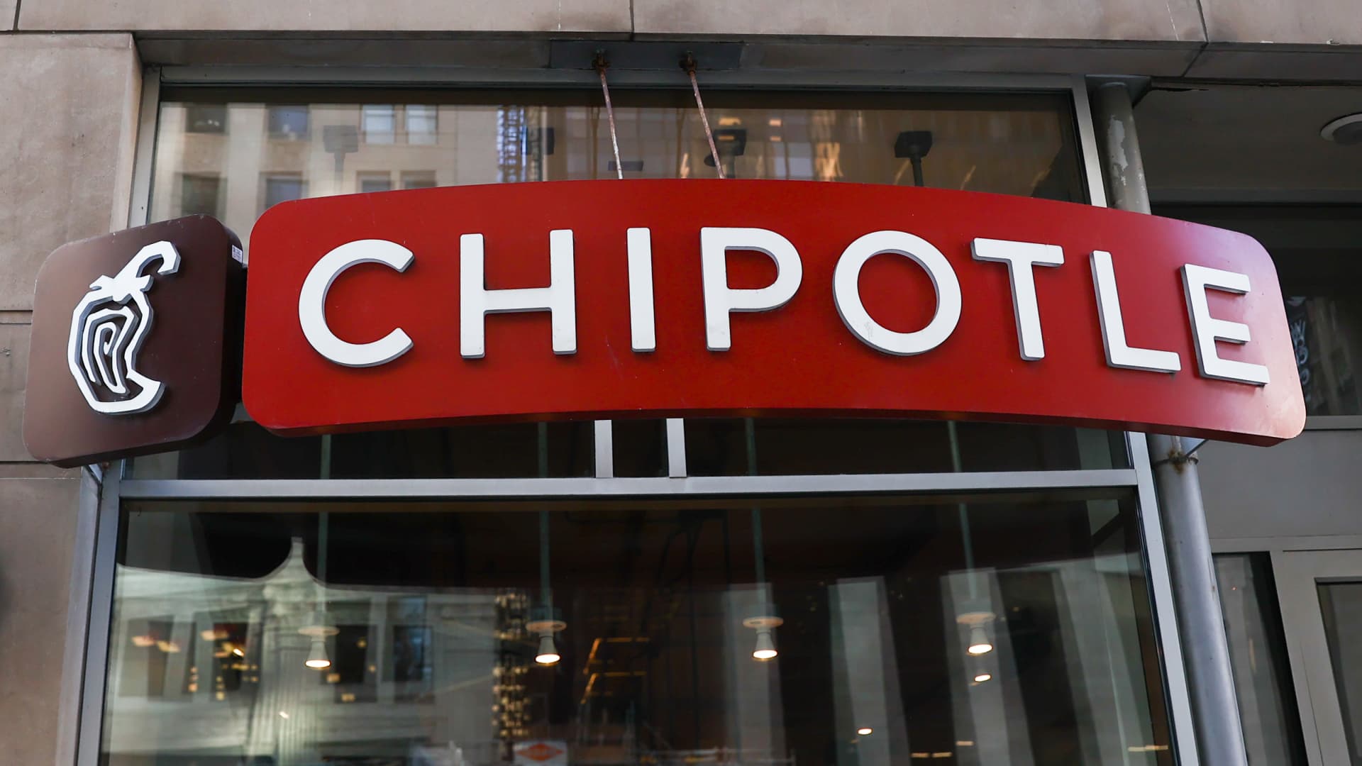 Chipotle Signs First-ever Franchise Partner To Open Locations In The ...